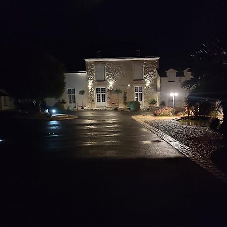 La Maison D'Alida Nueil-sous-Faye Exterior foto